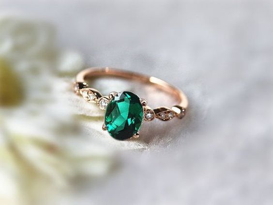 Nhẫn đá Emerald - Ngọc lục bảo