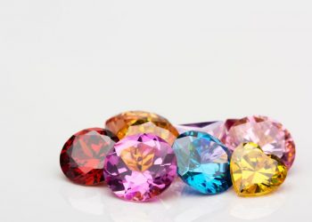 Bí quyết mua kim cương màu cho người mới