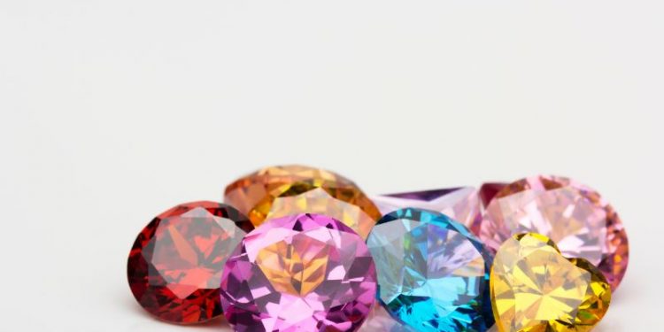 Bí quyết mua kim cương màu cho người mới